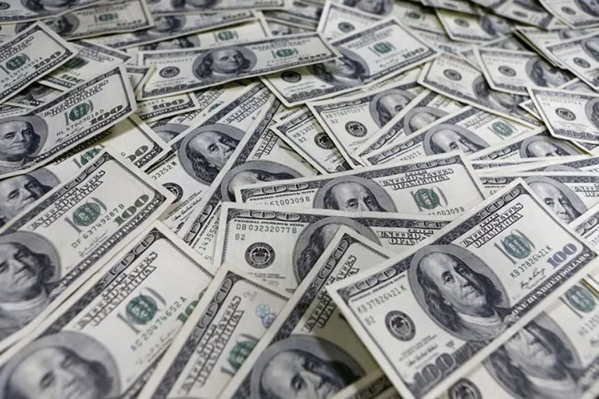 Российский бизнес рекордно запасся наличной иностранной валютой